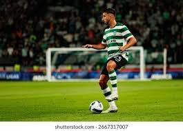 报告裁判，有人背着“滑翔伞”上篮！